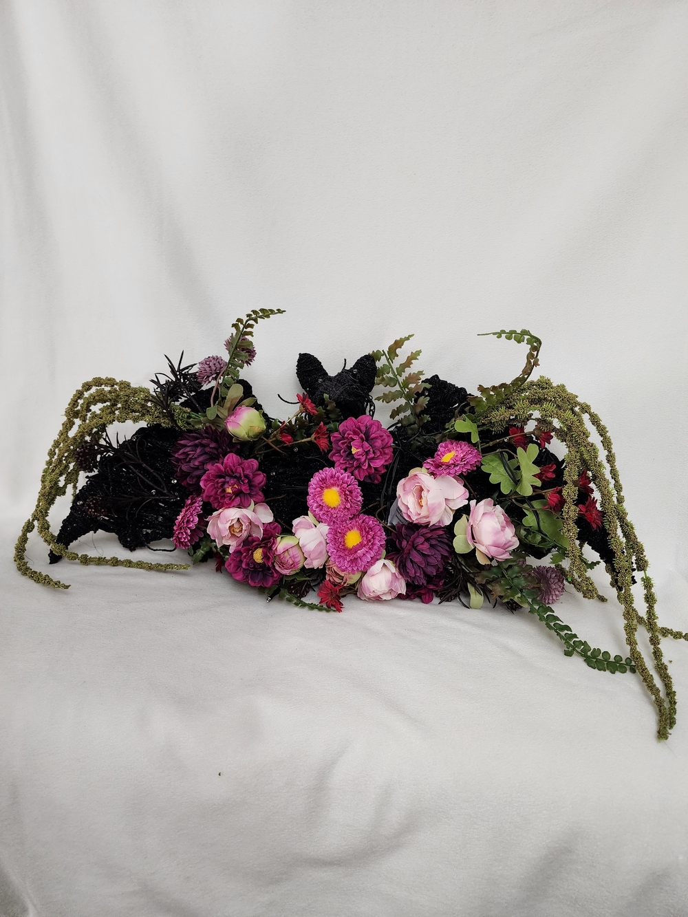 HALLOWEEN LIGHTUP BAT WREATH WITH FLOWERS DECOR